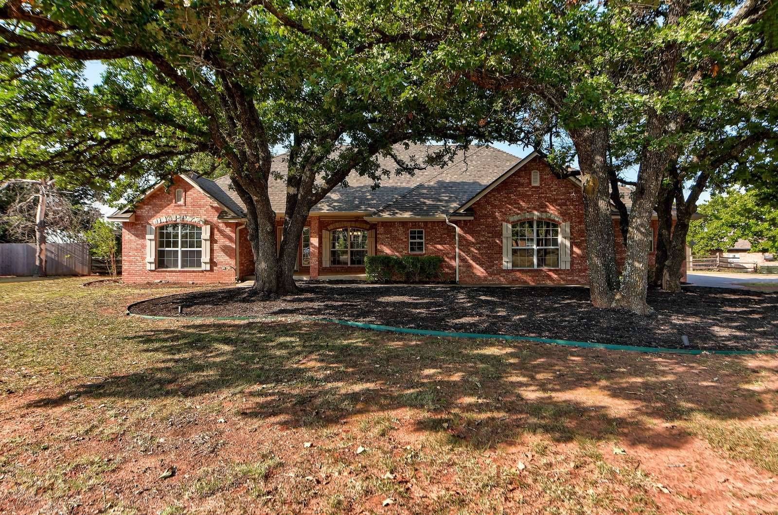 204 Persimmon Ridge Drive, Blanchard, OK